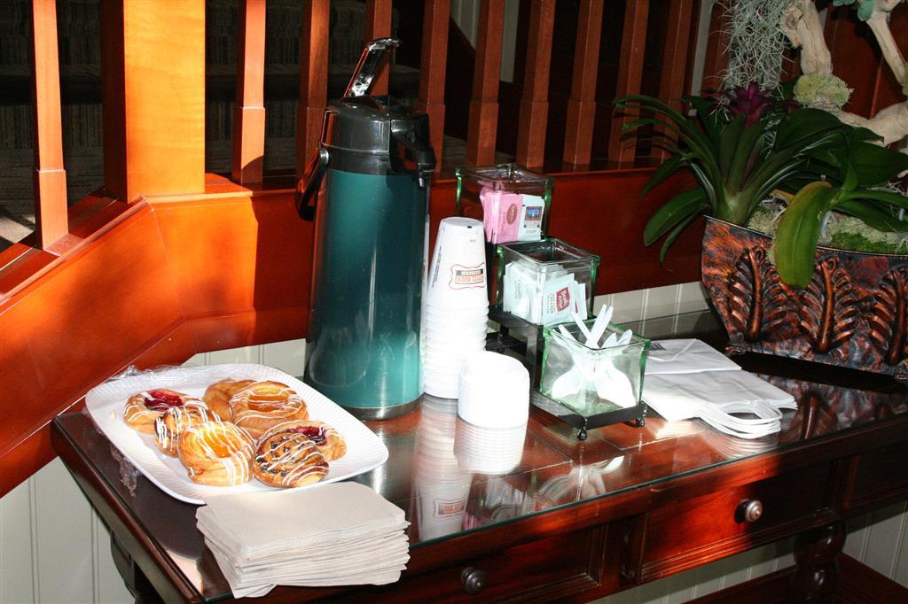 West Inn & Suites Carlsbad Restaurant foto